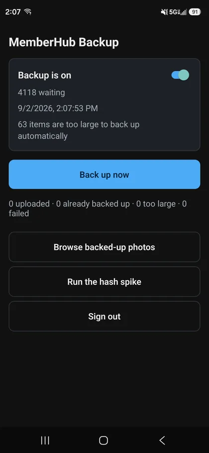 The app's own screen during the lock-out: 4,118 waiting, and 0 already backed up